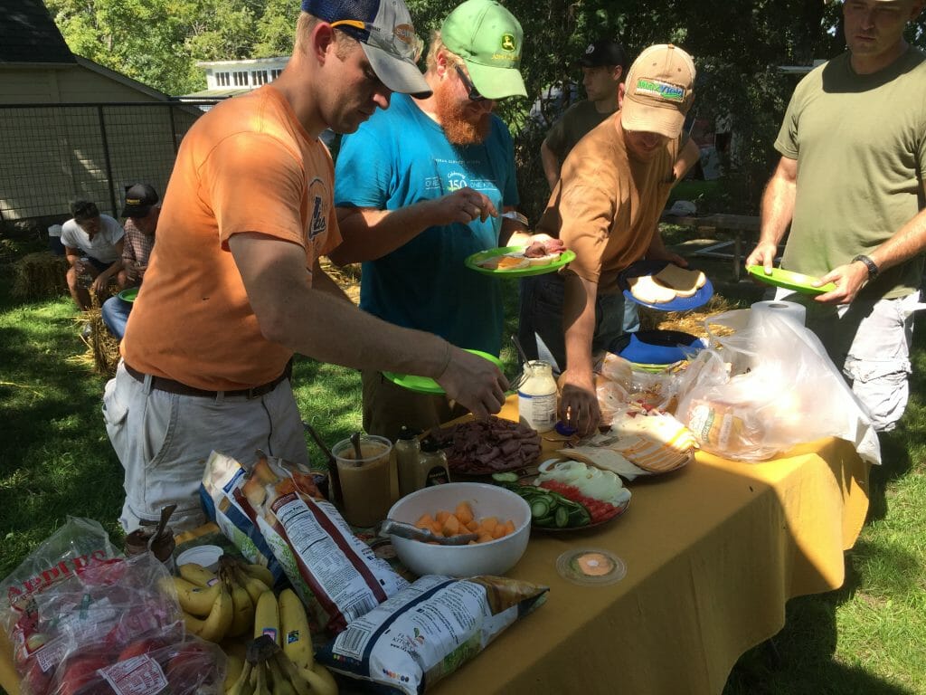 16 Hanson tunnel 2015 (61) lunch