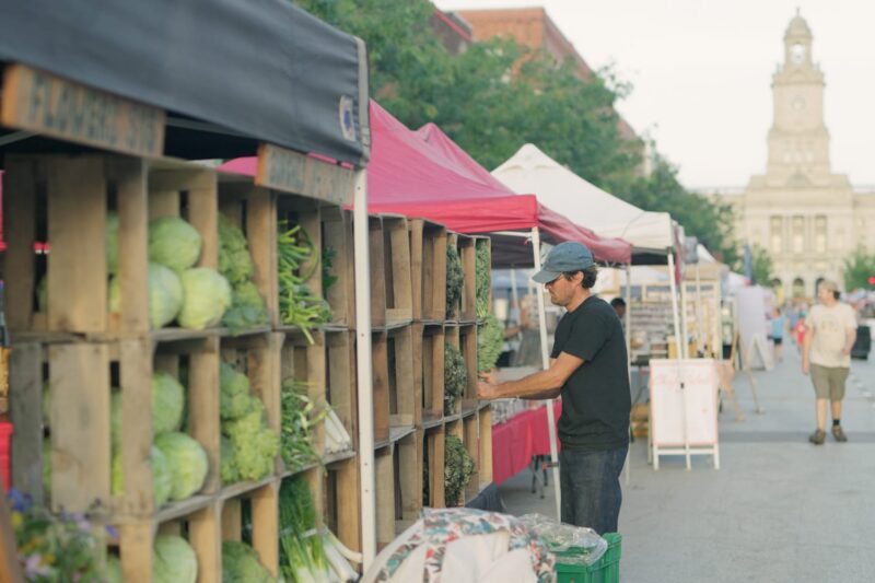 Cómo aumentar las ventas en el mercado de agricultores: la preparación del puesto y las ventas