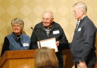 Dick and Sharon Thompson receiving the PFI Master Researcher Award from Larry Kallem.